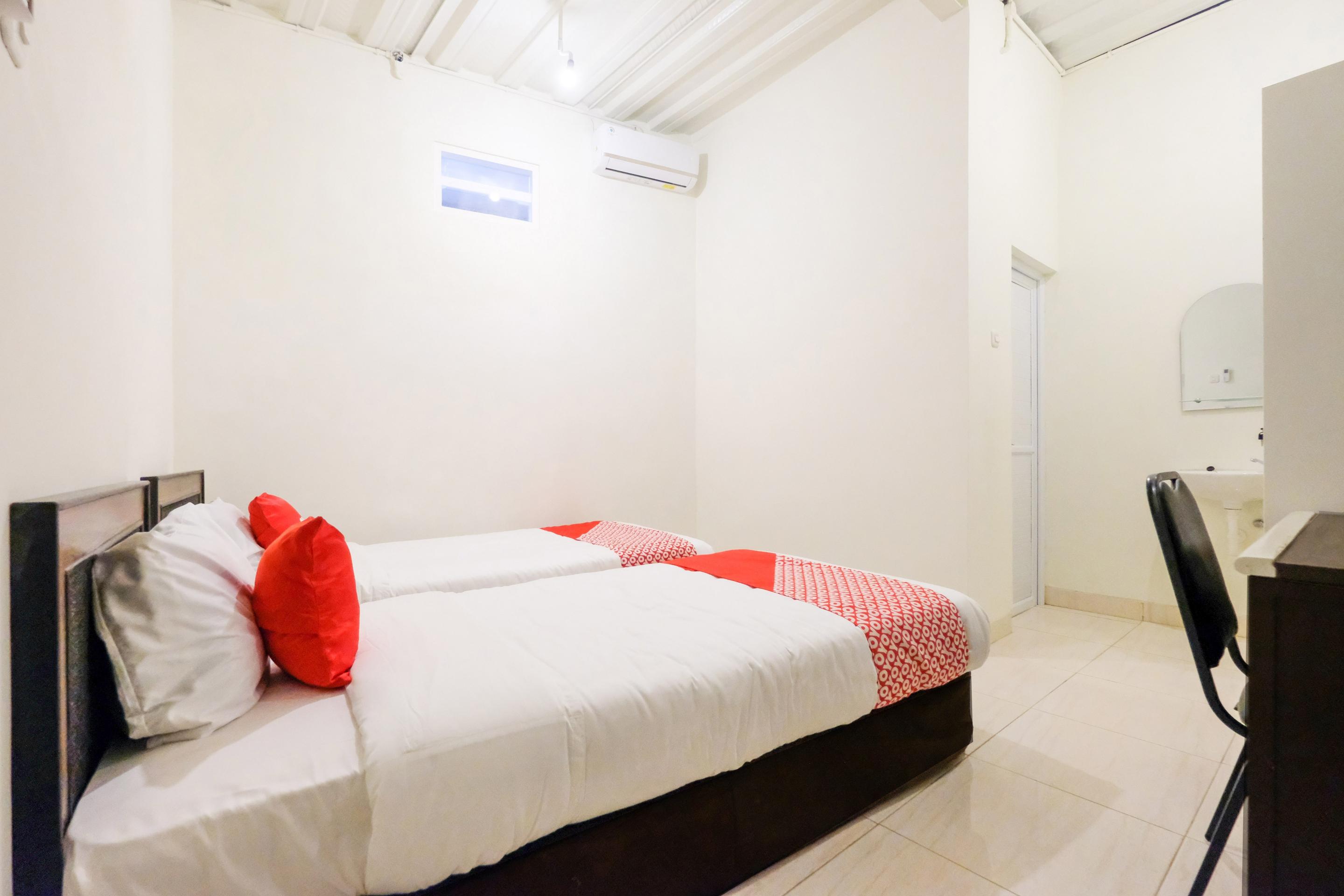 Reddoorz At Andongkoe 64 Salatiga Hotel Exterior photo