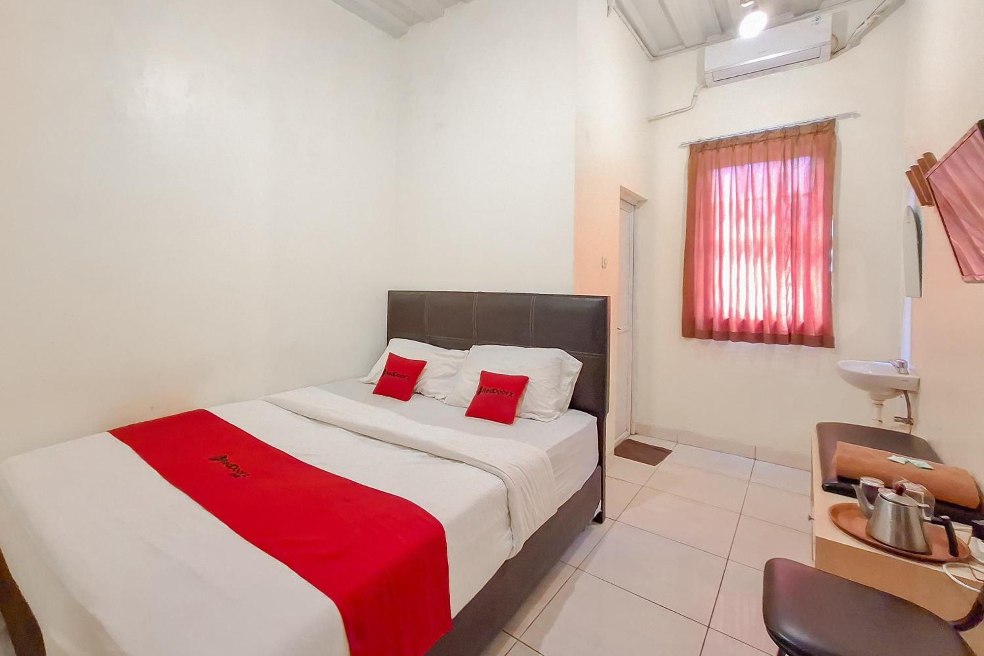 Reddoorz At Andongkoe 64 Salatiga Hotel Exterior photo