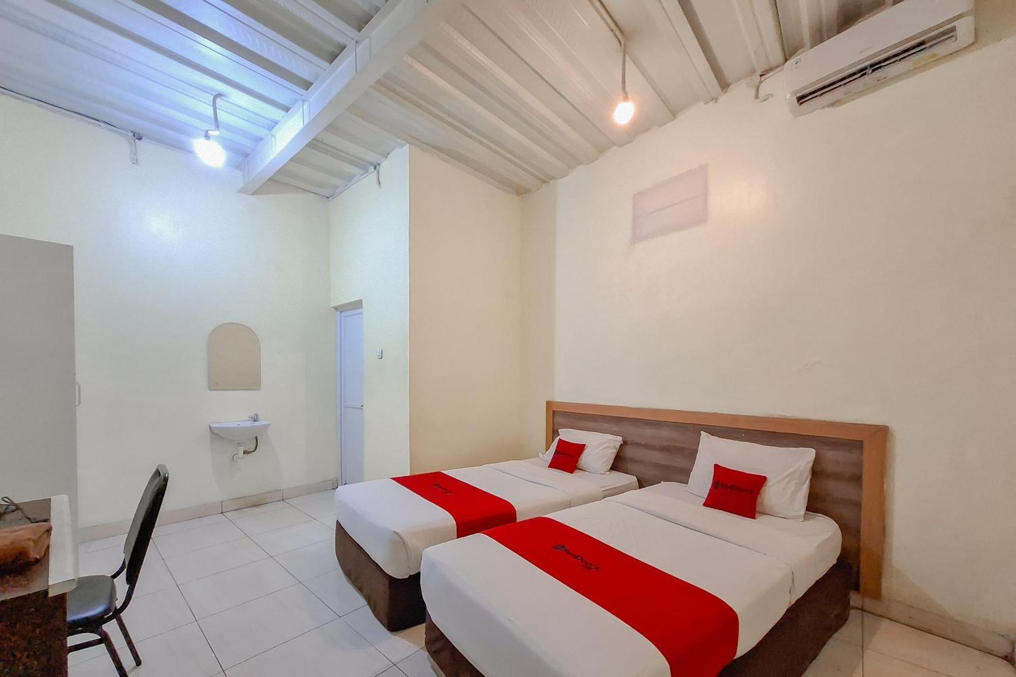 Reddoorz At Andongkoe 64 Salatiga Hotel Exterior photo